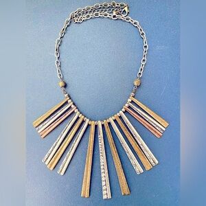 Stunning spike necklace!! Perfect for any occasion.